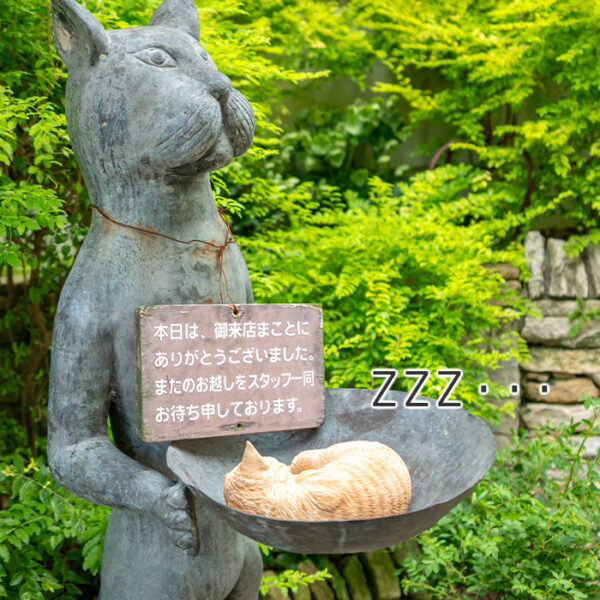 気持ちよく眠るにゃんこ《 茶トラ猫 11.3cm》