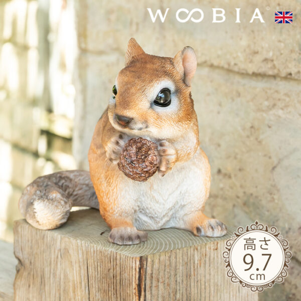 松ぼっくりを抱えるリス《 シマリス 9.7cm》